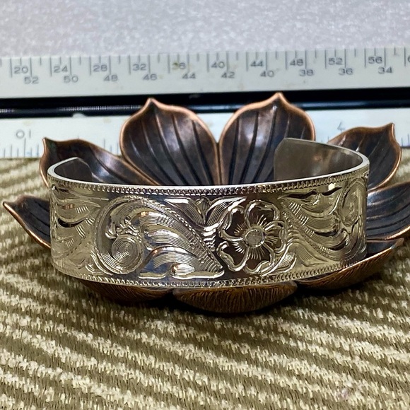 Hand engraved sterling silver cuff - Picture 5 of 8